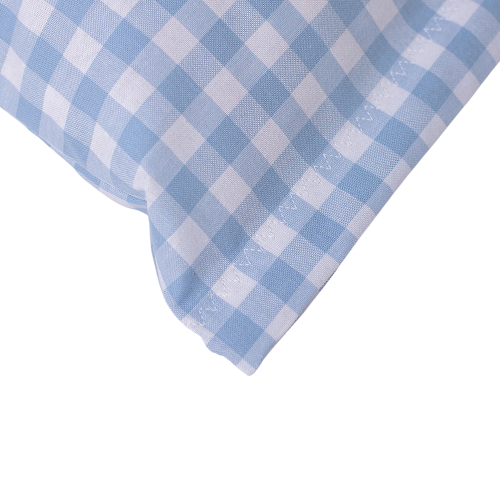 Baumwoll Zirbenkissen hellblau/weiß großkariert mit versch. Herz-Motiven - 30x20 cm